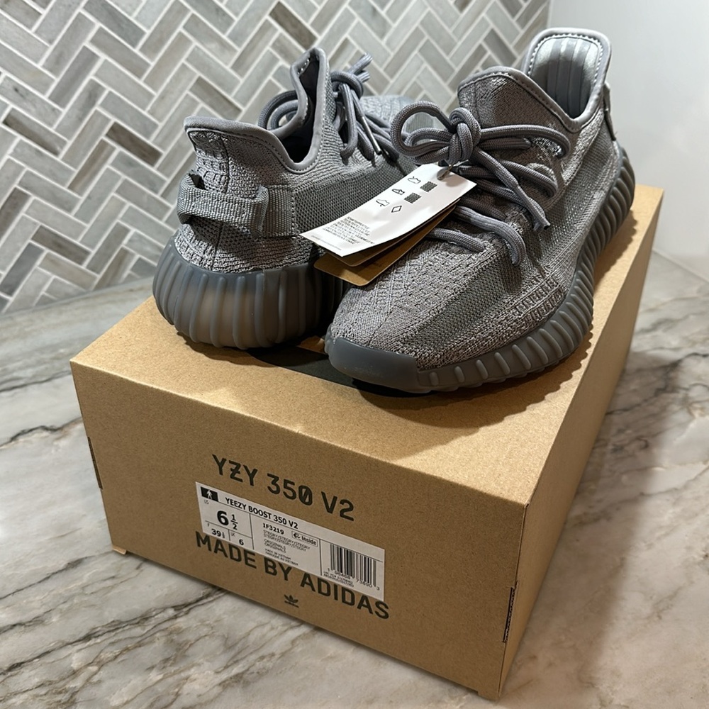 Yeezy 350 V2 Steel Grey - Picture 2 of 5